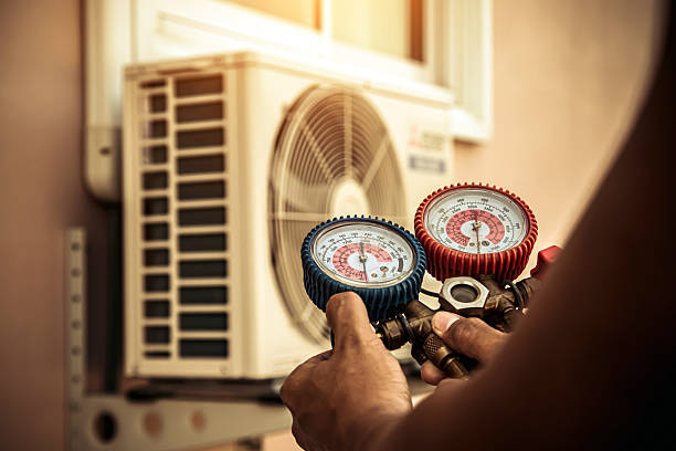 Professional Ac Installation technician working in Alleman, IA